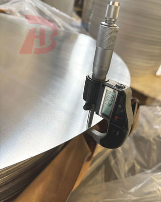 カスタムサイズ アルミニウム円 0.3-6mm 厚さ 100-1000mm 直径 CC DC 材料 1050 1060 3003 合金 クラック耐久 調理用具やランプカバーの深層画