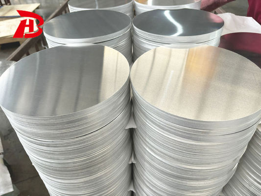 直径80～1100mm、厚さ0.5～6mmの調理器具用アルミ製丸・皿です。工場在庫で入手可能です。