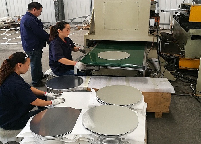 合金1070の産業照明のための深い引かれたアルミニウム円形の円の平野