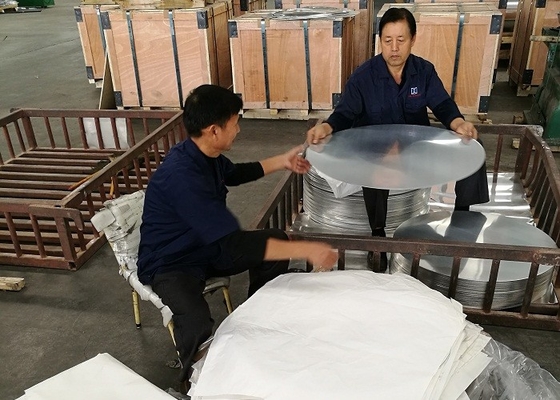 アニーリング炉によって冷間圧延される調理器具の深いデッサンのアルミニウム ディスク